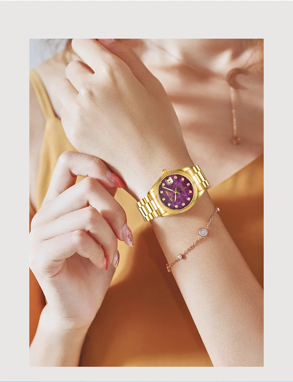 Женские кварцевые часы Carl Vinson с цирконами.